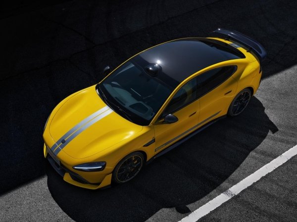 售价81.49万元！小米SU7 Ultra成纽北最速四门车，吊打保时捷特斯拉(图5)