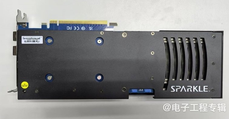 Intel顶配游戏显卡拆解,里面长什么样?(图4) Intel顶配游戏显卡拆解,里面长什么样?(图4)