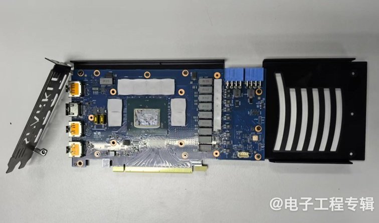 Intel顶配游戏显卡拆解,里面长什么样?(图11) Intel顶配游戏显卡拆解,里面长什么样?(图11)