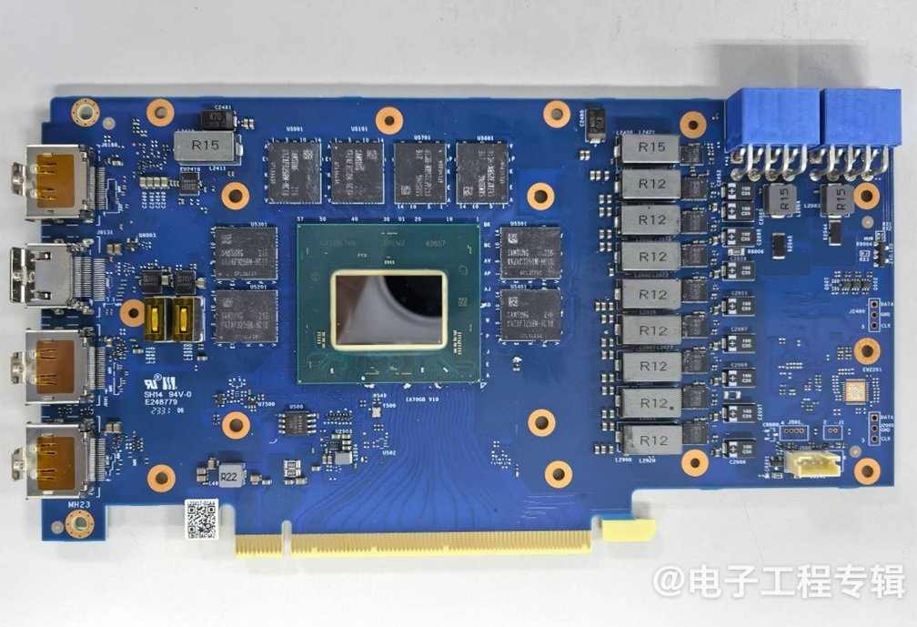 Intel顶配游戏显卡拆解,里面长什么样?(图12) Intel顶配游戏显卡拆解,里面长什么样?(图12)