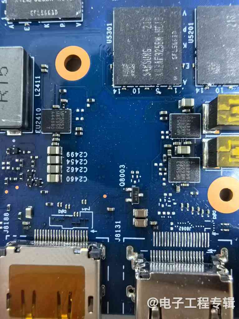 Intel顶配游戏显卡拆解,里面长什么样?(图15) Intel顶配游戏显卡拆解,里面长什么样?(图15)