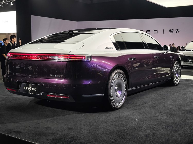 华为发布非凡大师手表和尊界S800百万豪车,高端产品矩阵再升级(图12) 华为发布非凡大师手表和尊界S800百万豪车,高端产品矩阵再升级(图12)