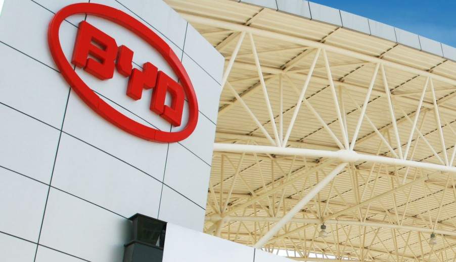 比亚迪30年发展历程回顾：从至暗时刻到千万辆新能源汽车里程碑