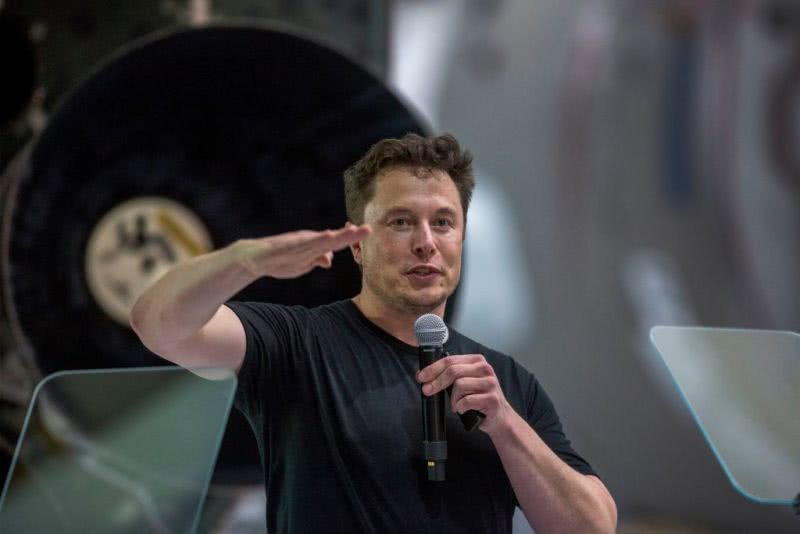 马斯克因违反保密规定遭军方审查，SpaceX合作项目受阻