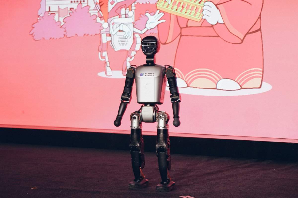 机器人ChatGPT时刻即将到来：AI与仿真的机器人技术革新