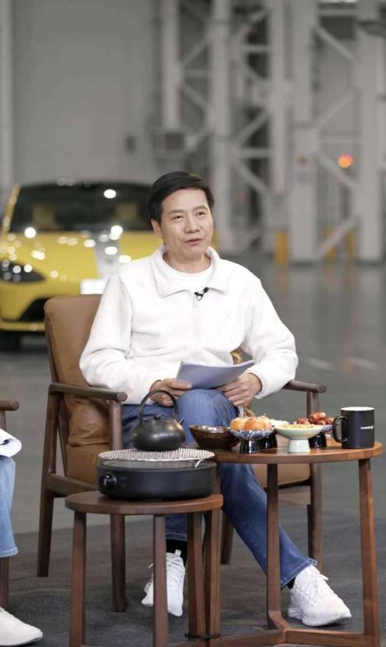 雷军辟谣小米造车花费真相，实际投入近300亿远超传闻(图1)