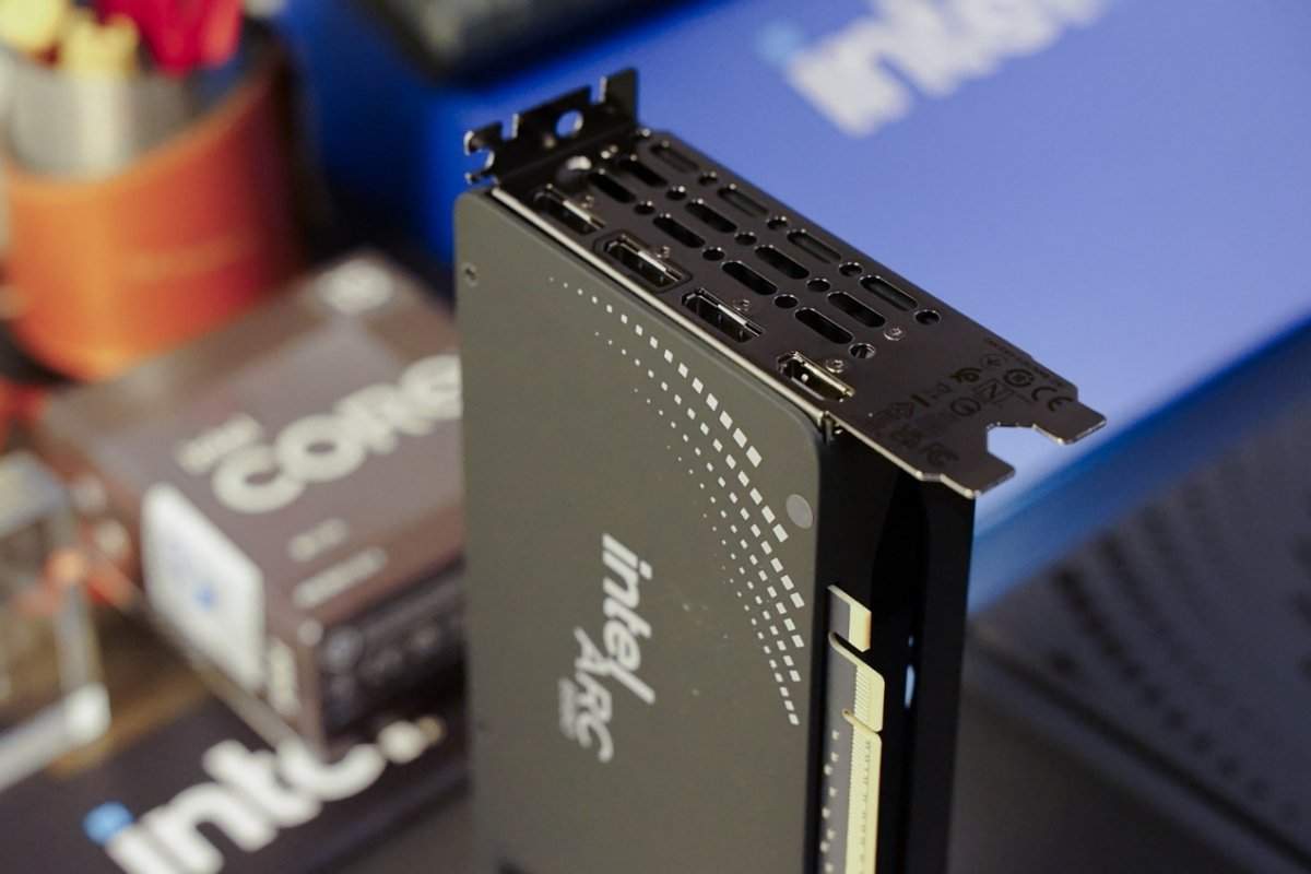 Intel Arc B580显卡性能评测：中端甜品卡超越上代旗舰(图17)