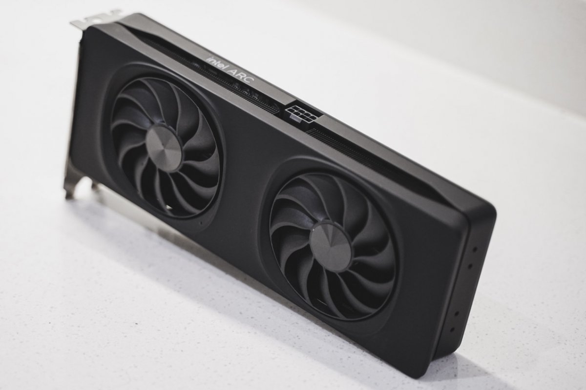 Intel Arc B580显卡性能评测：中端甜品卡超越上代旗舰(图16)