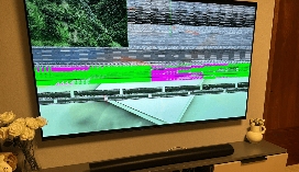 男子用铁衣架连接电视信号致花屏 专家解析信号传输原理