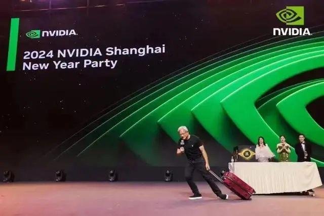 英伟达CEO黄仁勋现身深圳：只是来与员工共庆春节(图3)