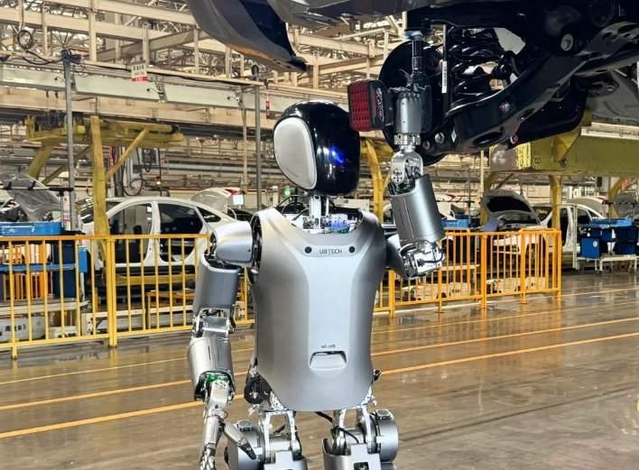 人形机器人高薪人才需求激增 技术突破引领产业升级(图1)