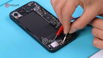 拆解苹果iPhone 16e,入门机王者还是智商税?(图4) 拆解苹果iPhone 16e,入门机王者还是智商税?(图4)
