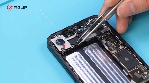iPhone 16e拆解解析：电池升级与维修设计改进(图3)